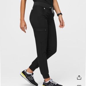 4 pairs Figs Zamora Joggers Black Size XS petitie